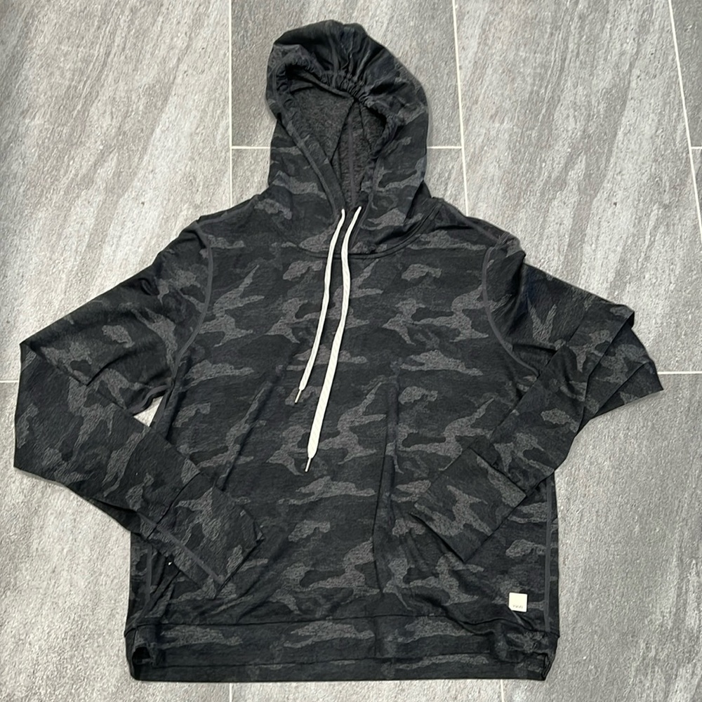 Vuori Clothing Black Camo Halo Essential Hoodie size Medium EUC